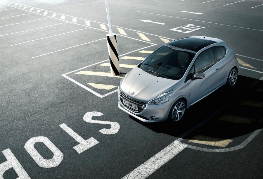  Peugeot 208 3-Door 2013 года  (фото 27 из 31)